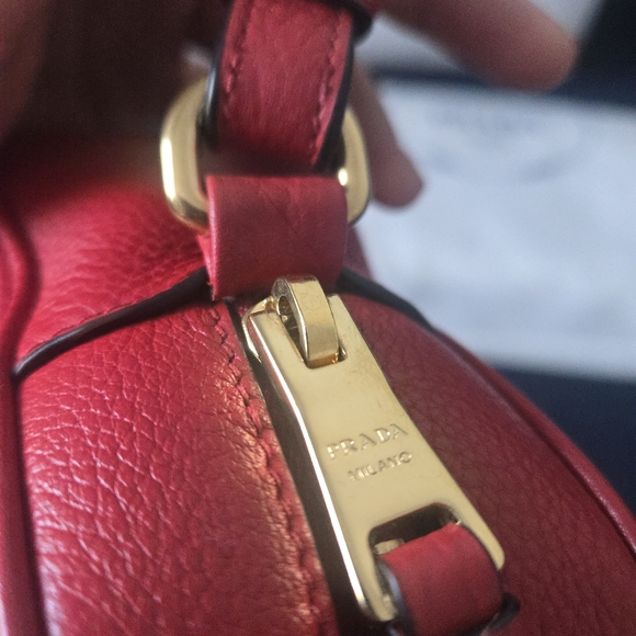 SOLD -----Prada Vitello Phenix Camera Bag – Red - Picture 12 of 17